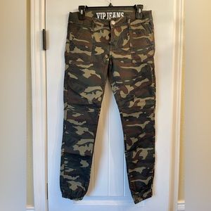 ⭐️NWOT⭐️ VIP Jeans camo joggers, size 9/10